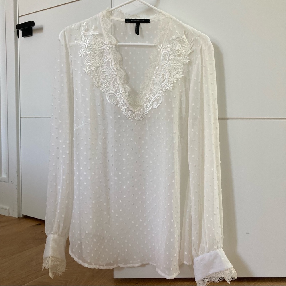 BCBGMaxAzria White Ruffled Long Sleeve Blouse